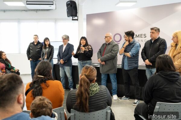 Municipio de Quilmes entregó certificados a comerciantes en San Francisco Solano