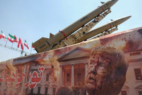 Irán pide fin del bloqueo naval y sanciones para reabrir el estrecho