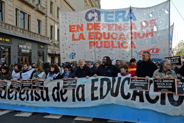 Gobierno rechaza paro docente y defiende educación como servicio esencial