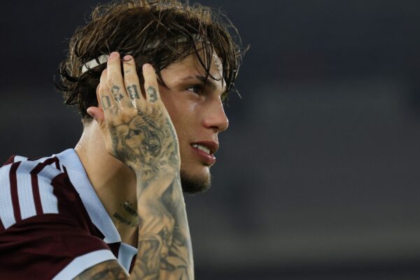 Garnacho debutó en Aston Villa y Dibu Martínez no llegará a Juventus
