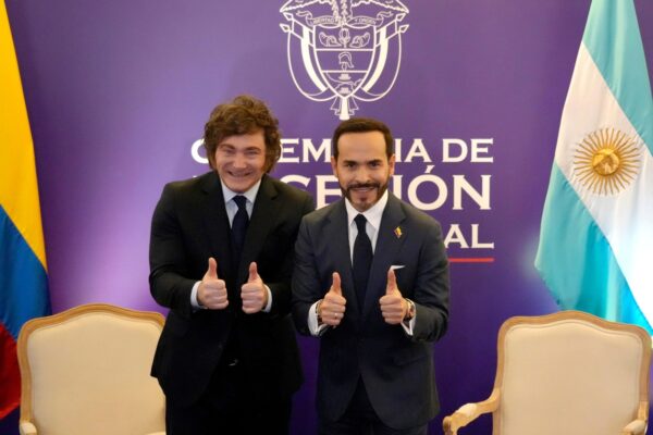 Milei visita Colombia por asunción de De la Espriella y amplía alianza regional