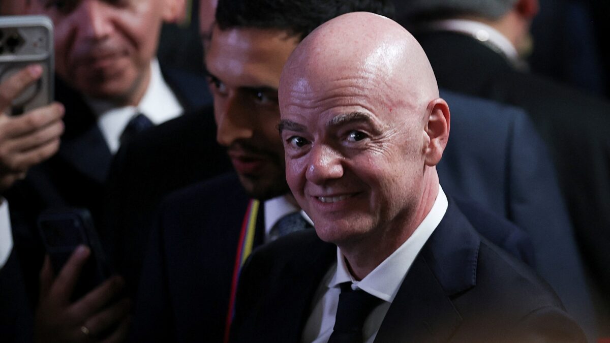 FIFA respalda a Infantino y advierte contra maniobras