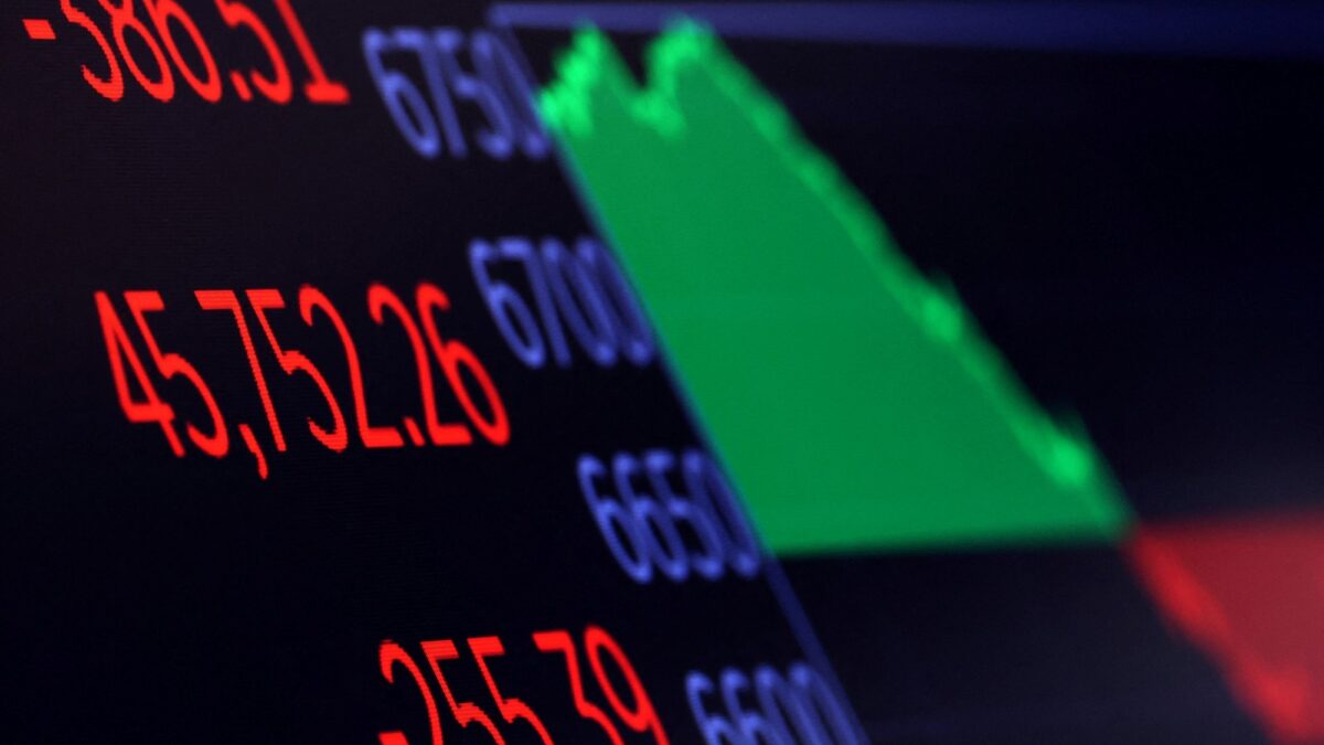 Bonos y acciones argentinas caen, mientras Wall Street sube con noticias positivas