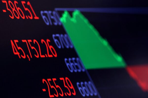 Bonos y acciones argentinas caen, mientras Wall Street sube con noticias positivas