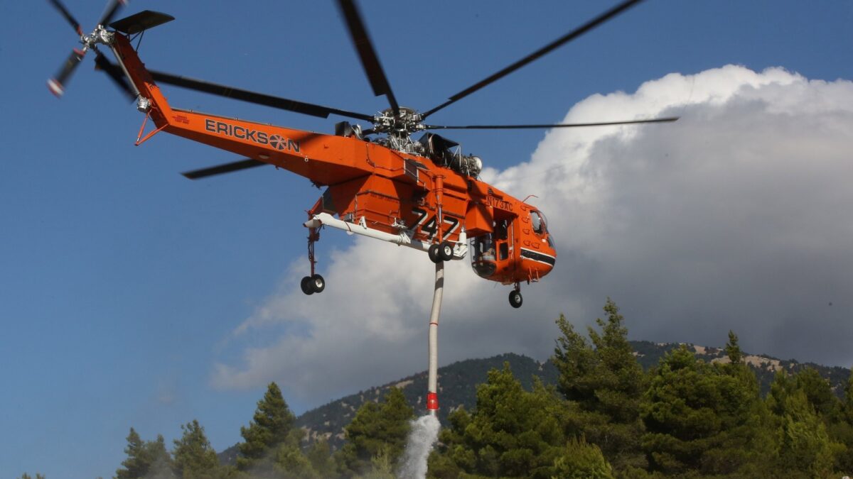 Dos helicópteros se estrellaron durante operaciones contra incendios en Grecia