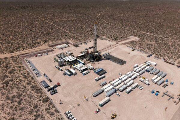 Petroleras argentinas reportan ganancias récord tras subida de precios de la energía
