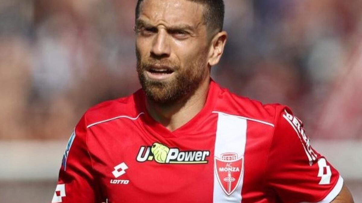 Papu Gómez prometió que el mundo no se acabará hoy en un mensaje cargado de dolor