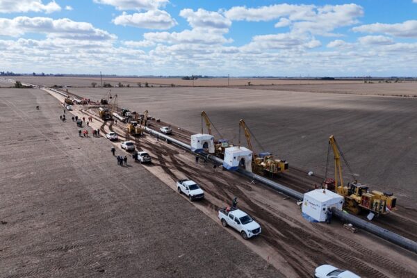Rocca y Eurnekian construyen gasoducto desde Vaca Muerta para exportar a Brasil