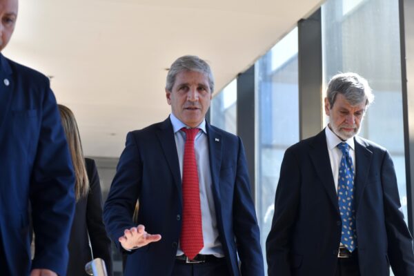 Argentina mira hacia 2027: crecimiento del 4% y una inflación del 21,1% según el ministerio