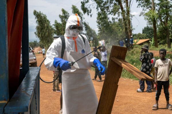 Las misteriosas últimas horas de un conductor ponen al descubierto los profundos temores del Congo ante el ébola