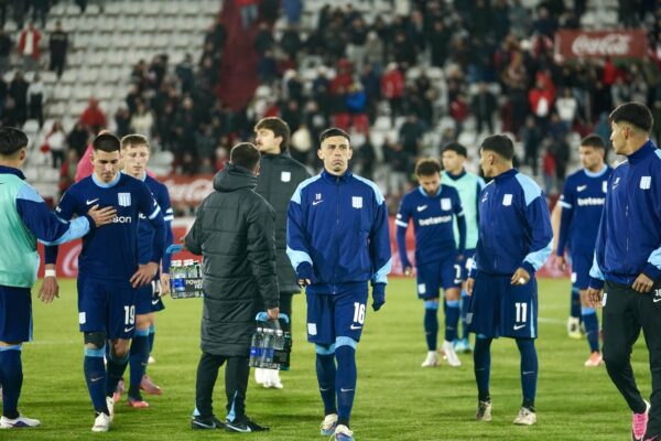 Racing sufrió en su estadio y cayó ante Huracán