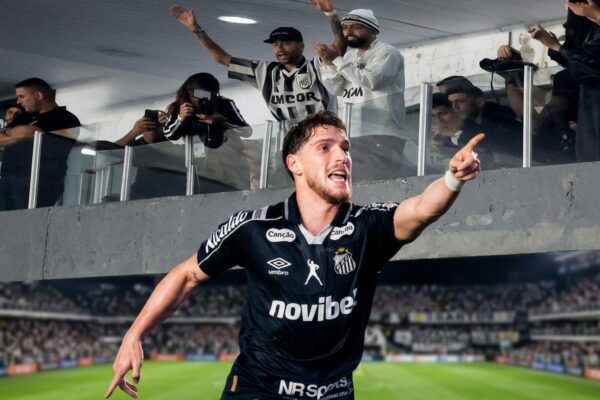 Neymar y Gabigol se abrazaron en el camerino tras el gol de Rollheiser