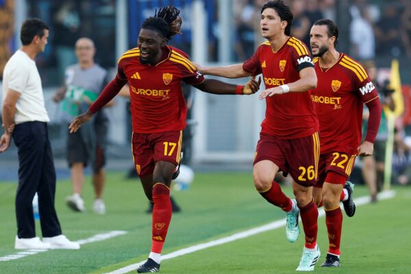 Roma y Inter se enfrentan en un partido repleto de estrellas