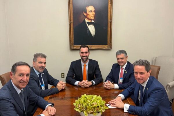 Macri y el PRO acuden a la Casa Blanca para unir fuerzas electoral