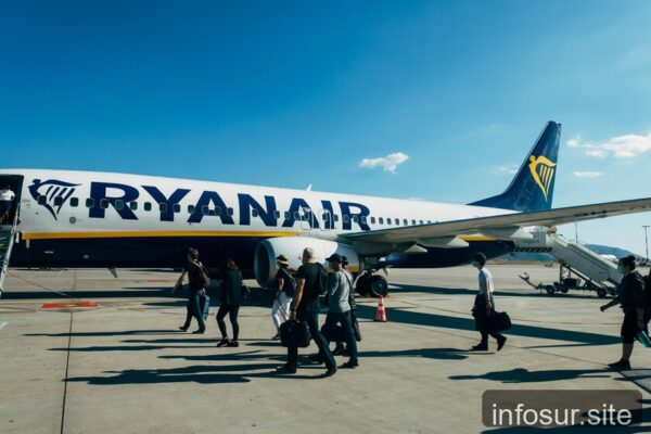 Ryanair recorta vuelos por crisis del combustible de aviación