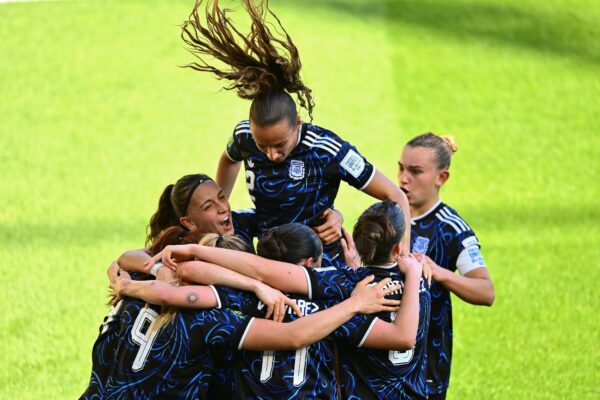 Argentina se impuso 8-0 sobre Benín y acercó su clasificación a octavos de final