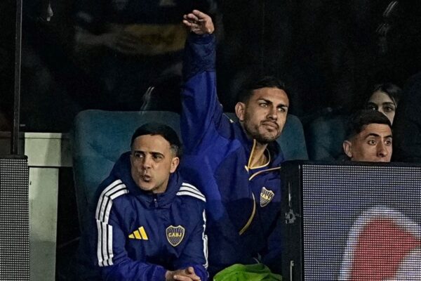 Paredes compartió un momento familiar con su hijo en la Bombonera