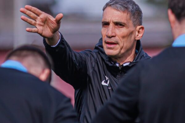 Racing recibe a Sarmiento con la necesidad de salir del fondo y una llamativa formación