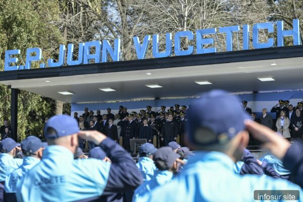 Cadetes de Avellaneda juraron fidelidad a la Bandera Nacional