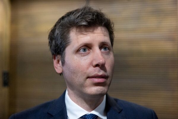 "Resultados extremadamente distópicos": el CEO de OpenAI volvió a advertir sobre los peligros de la inteligencia artificial y pidió un marco legal