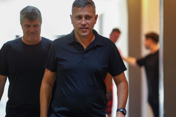Diego Flores enfrenta un balance negativo ante Talleres; Omar De Felippe le responde con números alentadores