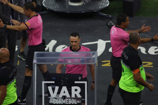 VAR argentino necesita un salto tecnológico para reducir errores
